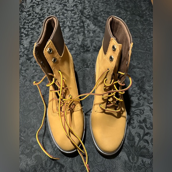 NWOB Timberland Boots Women Size 6.5